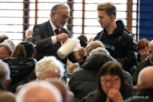 Wielkanocne śniadanie dla samotnych i potrzebujących w Gdyni, fot. Michał Puszczewicz