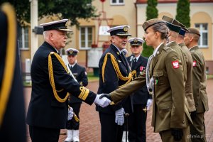 Uroczystość promocji na stopnie oficerskie dla absolwentów kursów oficerskich na Akademii Marynarki Wojennej w Gdyni (fot. Kamil Złoch)