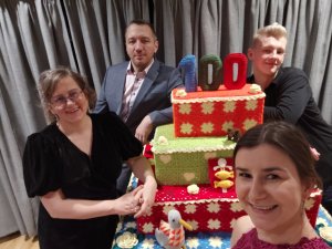 Szydełkowy tort powstał w Przystaniach (fot. archiwum LIS)