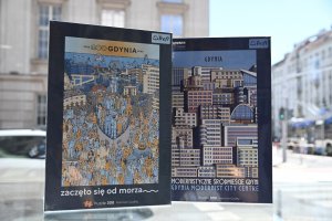Z Miejskiej Informacji Turystycznej można wr&oacute;cić z puzzlami z plakatem stulecia miasta i modernistycznym Śr&oacute;dmieściem