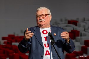 Kulminacyjnym punktem obchodów był wiec na Długim Targu, który rozpoczął się o godz. 17.30 od odśpiewania hymnu Europy, fot. Piotr Hukało.
