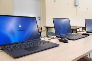 W grudniu do szk&oacute;ł w Gdyni dotarły pierwsze laptopy i tablety dla uczni&oacute;w w ramach dofinansowania z KPO (fot. ZS-P nr 3  w Gdyni)