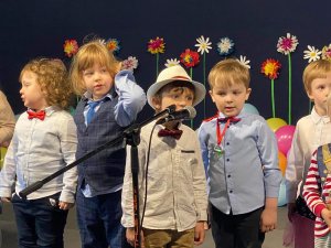Dzieci z Młodzieżowego Domu Kultury na scenie