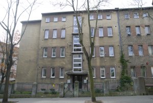 Szary budynek, ul. Krasickiego 38.