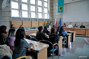 Studenci i studentki oraz wykładowcy z The Bartlett School of Architecture podczas spotkania z wiceprezydentką Gdyni Oktawią Gorzeńską 