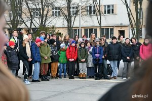 Uczniowie gdyńskich szkół podczas uroczystości z okazji 82. rocznicy utworzenia AK