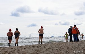 Początek sezonu na morsowanie na gdyńskiej plaży, fot. Kamil Złoch