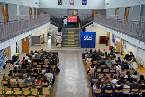 Tytus Chmielewski &ndash; podr&oacute;żnik rowerowy i tw&oacute;rca internetowy podczas prezentacji na kongresie &bdquo;Zdrowe Głowy&rdquo; 