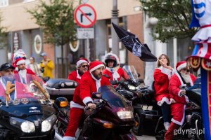 Mikołaje na motocyklach w trakcie kręcenia lipdubu