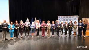 Osoby uhonorowane podczas Wojewódzkiej Uroczystości z okazji Dnia Edukacji Narodowej 2025 (fot. Katarzyna Balcerzak)