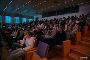 Uczestnicy konferencji „Głos młodych: sprawczość, prawa, przyszłość” zgromadzeni w Pomorskim Parku Naukowo-Technologicznym