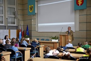 Prezydent Wojciech Szczurek spotkał się z uczniami klas Ia i VIa ze Szkoły Podstawowej nr 44 w Gdyni // fot. Magdalena Czernek