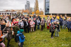 „Śpiewem dla Niepodległej” – wspólne śpiewanie pieśni patriotycznych na placu Grunwaldzkim (fot. Karol Stańczak)