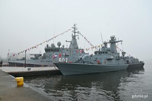 Okręt rakietowy ORP „Piorun” i niszczyciel min ORP „Albatros” przy nabrzeżu Prezydenta