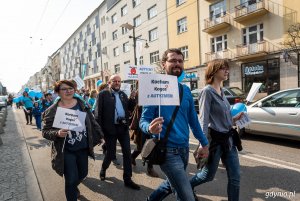 Obchody Światowego Dnia Wiedzy o Autyzmie na ulicach Gdyni // fot. D. Linkowski