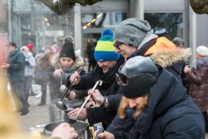 Urodzinowy toast gorącą czekoladą // fot. Karol Stańczak