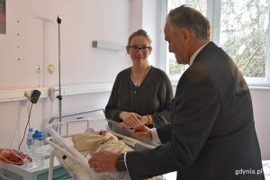 Maluchy i ich mamy odwiedził prezydent Gdyni Wojciech Szczurek // fot. Magdalena Czernek