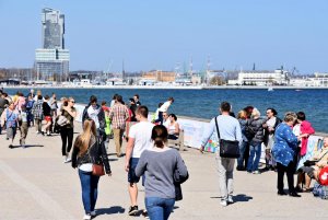 "Mały procent - wielka sprawa" - pod takim hasłem promują się gdyńskie organizacje pożytku publicznego na Bulwarze Nadmorskim, fot. Kamil Złoch