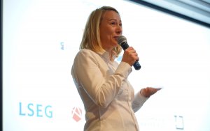 Agata Witczak, reprezentantka firmy LSEG i organizator konferencji.