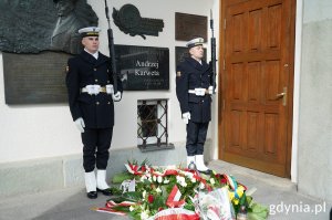Uroczystości pod płytą pamiątkową śp. adm. Andrzeja Karwety 
