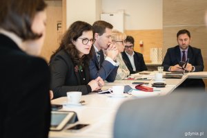 Posiedzenie rady i walne zgromadzenie członków Obszaru Metropolitalnego Gdańsk-Gdynia-Sopot w Pomorskim Parku Naukowo-Technologicznym GdynPosiedzenie rady i walne zgromadzenie członków Obszaru Metropolitalnego Gdańsk-Gdynia-Sopot w Pomorskim Parku Naukowo-Technologicznym Gdynia - Aleksandra Dulkiewicz, prezydent Gdańska, fot. Kamil Złochia, fot. Kamil Złoch