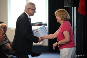 Uroczystość wręczenia odznak honorowych w Sali Koncertowej Portu Gdynia w ramach gdyńskich obchodów 45. rocznicy zakończenia strajków i podpisania porozumień sierpniowych (fot. Michał Puszczewicz)