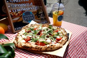 Pizza i lemoniada na stoisku viva la Pizza na Kulinarnej Świętojańskiej 