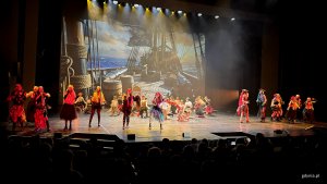 Koncert „Sekrety Zimowego Wiatru” w wykonaniu młodzieży z gdyńskiego MDK'u na scenie Teatru Muzycznego w Gdyni (fot. Katarzyna Balcerzak)