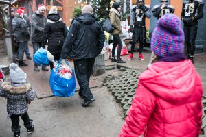 Finał akcji „Zwierzęta też chcą mieć święta” w gdyńskim Ciapkowie, fot. Karol Stańczak