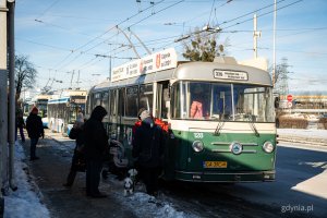 Gra miejska oparta na spektaklu &bdquo;Majka z Kajtkiem jadą trajtkiem&rdquo; (fot. Kamil Złoch)