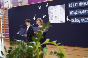 Prowadzący uroczystość: pani Renata i Piotr