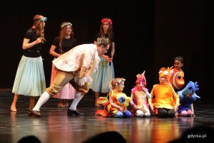 Koncert „Sekrety Zimowego Wiatru” w wykonaniu młodzieży z gdyńskiego MDK-u na scenie Teatru Muzycznego w Gdyni (fot. Katarzyna Balcerzak)