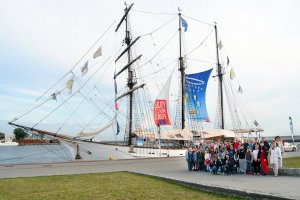 Zabytkowy trójmasztowiec Le Marité w gdyńskim porcie - widok z boku // fot. Jacek Litwin