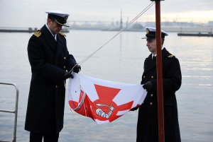 Uroczystość ostatniego opuszczenia bandery na ORP Kondor / fot. Michał Puszczewicz