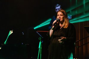 Na scenie Małgorzata Hutek//fot. Marcin Wojtkiewicz