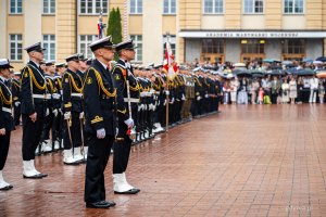 Uroczystość promocji na stopnie oficerskie dla absolwentów kursów oficerskich na Akademii Marynarki Wojennej w Gdyni (fot. Kamil Złoch)