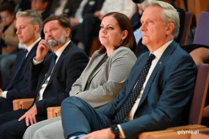  Na zdjęciu od lewej: wiceminister infrastruktury Arkadiusz Marchewka, prezes Portu Gdynia S.A. Piotr Gorzeński, prezydent Gdyni Aleksandra Kosiorek i lider Forum Gospodarki Morskiej Sławomir Kalicki (fot. Waldemar Ulanowski)