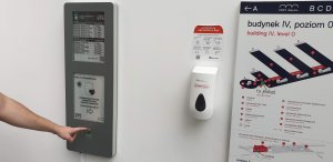 Jedną z pierwszych tego typu energooszczędnych tablic z e-papieru zainstalowano w PPNT Gdynia