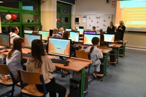 Podczas Wieczornicy Niepodległościowej nie zabrakło quizu historycznego