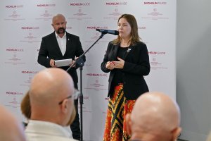 Wiceprezydentka Gdyni Oktawia Gorzeńska przemawiająca podczas ceremonii wręczenia plakiet Michelin 2026