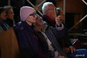 Publiczność przysłuchująca się artystom występującym podczas Zaduszek Jazzowych