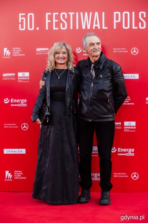 Marek Koterski z żoną. Ceremonia czerwonego dywanu poprzedzająca sobotnią galę 50. Festiwalu Polskich Filmów Fabularnych w Gdyni (fot. Karol Stańczak)