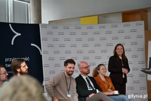 Na zdjęciu między innymi wiceprezydentka Gdyni Oktawia Gorzeńska, Grzegorz &ndash; Kurator Oświaty, Marta Otrębska, koordynatorka ds. praw człowieka w Urzędzie Miasta Gdyni, oraz Filip Śmigielski, Rzecznik Praw Uczniowskich w Gdyn