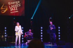 Urszula Dudziak z zespołem