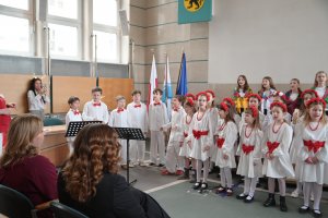 Kolędownicy z SP nr 13 przedstawili świąteczny program i zaśpiewali świąteczne piosenki