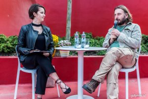 Spotkanie z Adamem Wajrakiem prowadzi Olga Kowalska