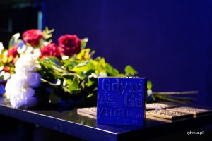 Laureaci otrzymali „kostki literackie" (fot. Magdalena Starnawska)