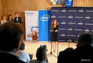 Inauguracja Zespołu Szkół nr 8 w programie Microsoft Flagship School, mówi Wanda Buk, podsekretarz stanu w Ministerstwie Cyfryzacji, fot. Kamil Złoch, fot. Kamil Złoch