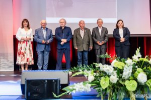Bohaterowie Sierpnia '80 odebrali wyr&oacute;żnienia (fot. Karol Stańczak)