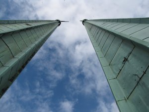 Iglice na wieży kościoła – najwyższe punkty w tej części Gdyni.